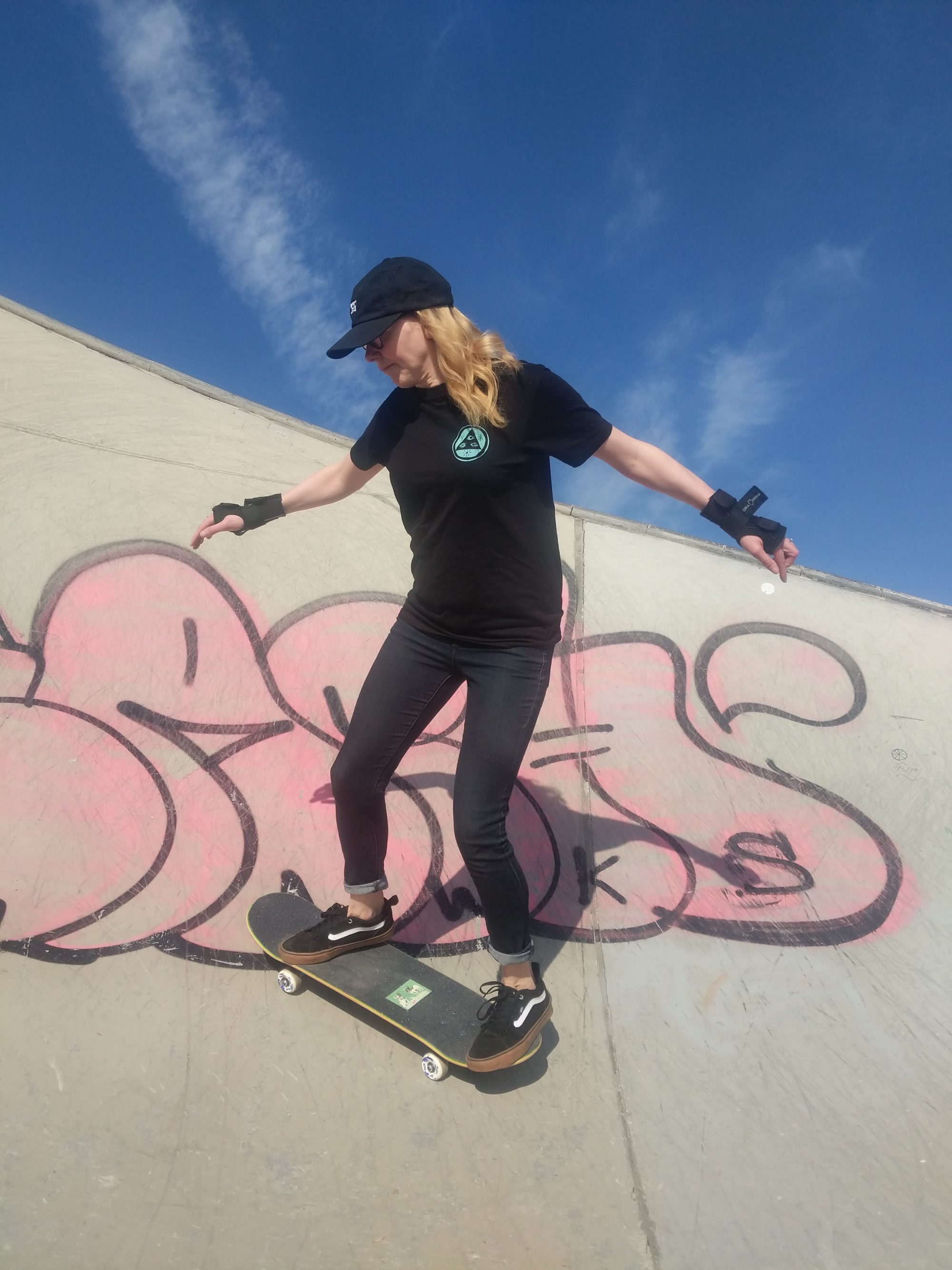 00032IMG_00032_BURST20190525082519_COVER-1