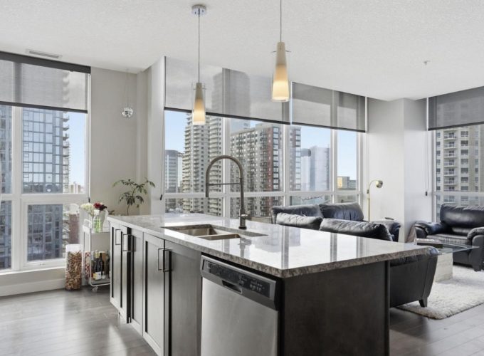 Property of the Week: Sky-High Sophistication