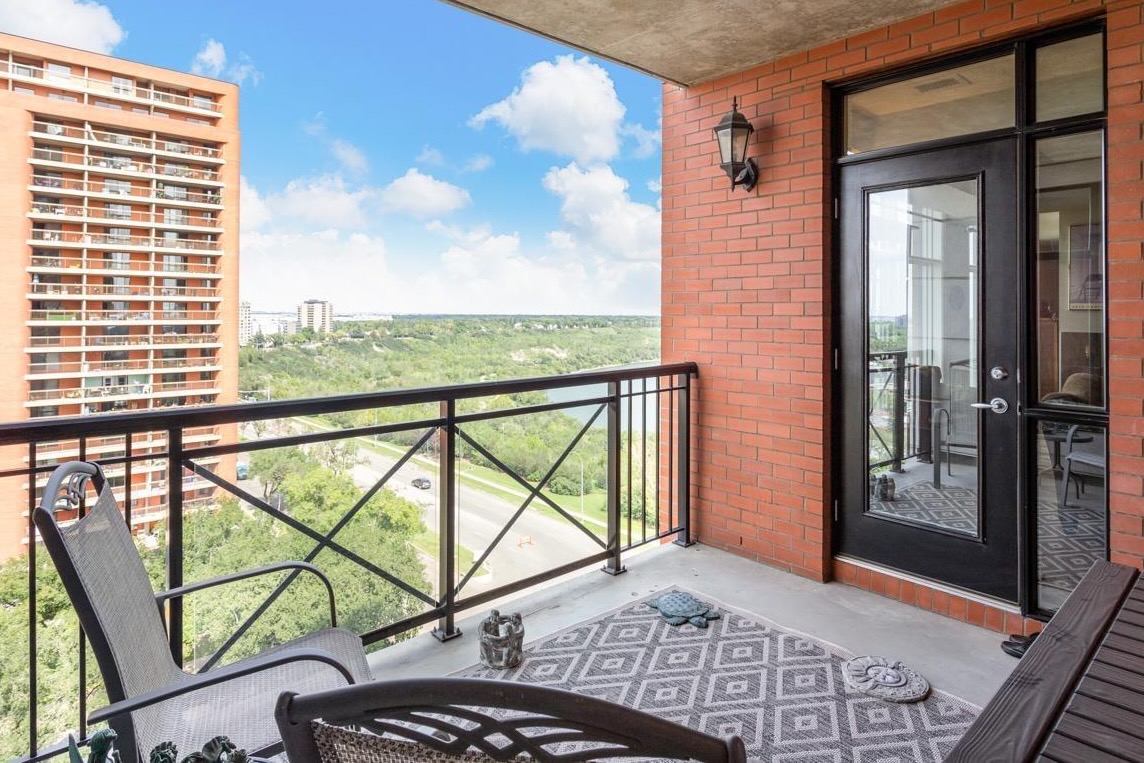 2_Balcony