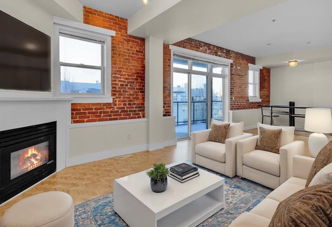 2_Living Room