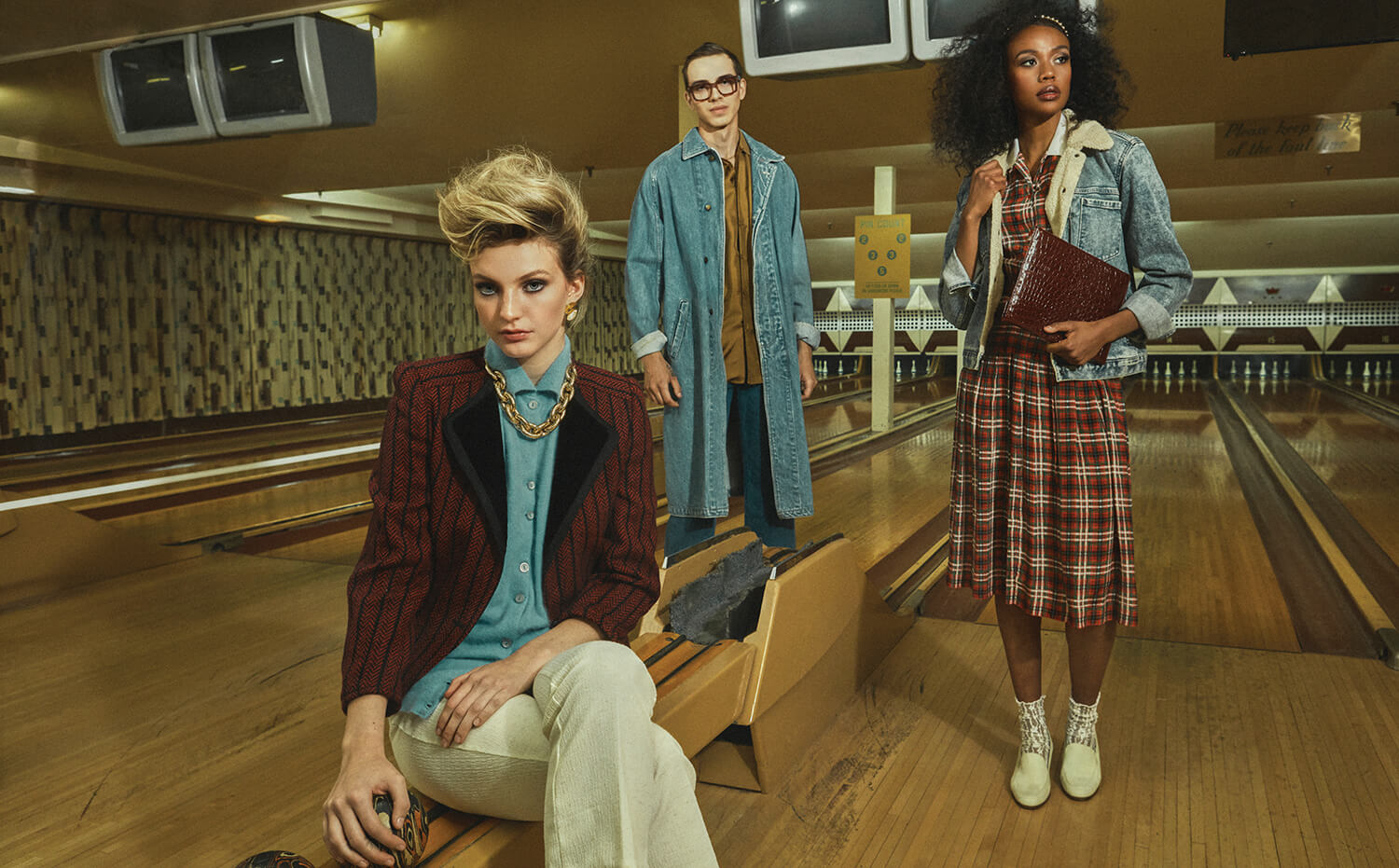 3ModelsInBowlingAlley