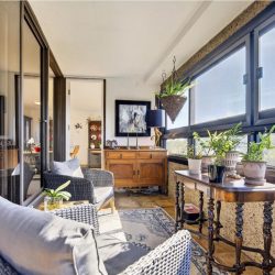 4_Balcony
