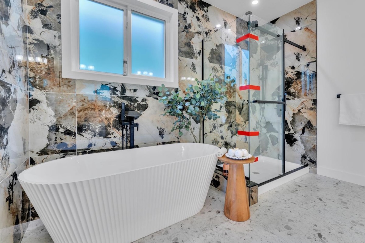 6_Bathroom