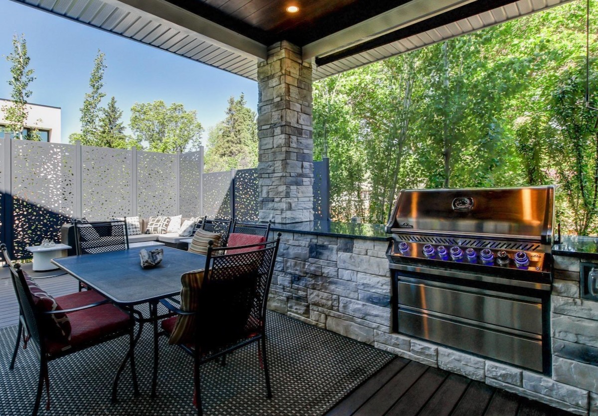 7.OutdoorBarbecue