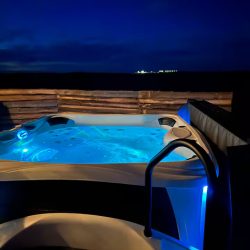 7_Hot tub