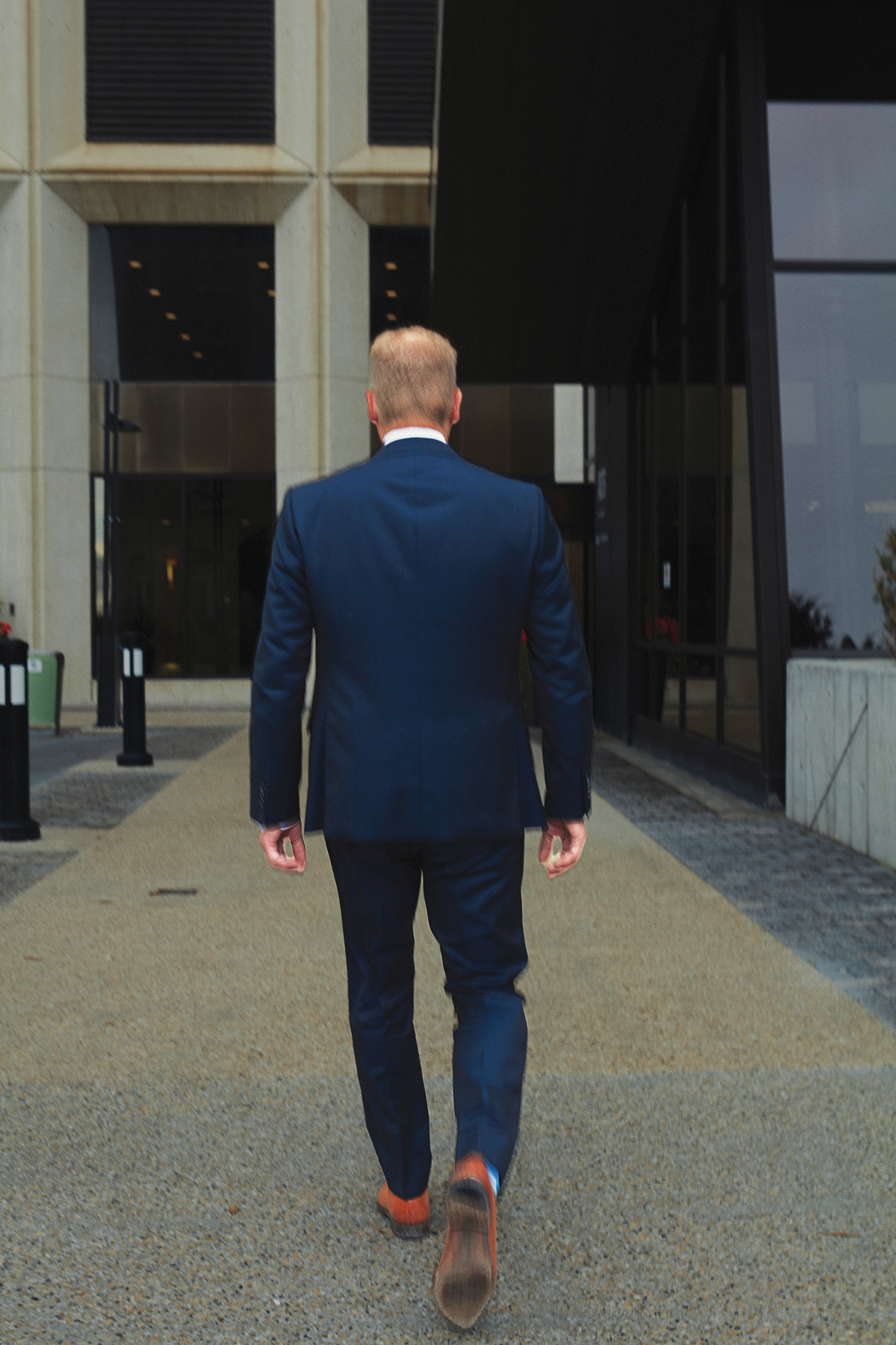 Curtis Stange walking away