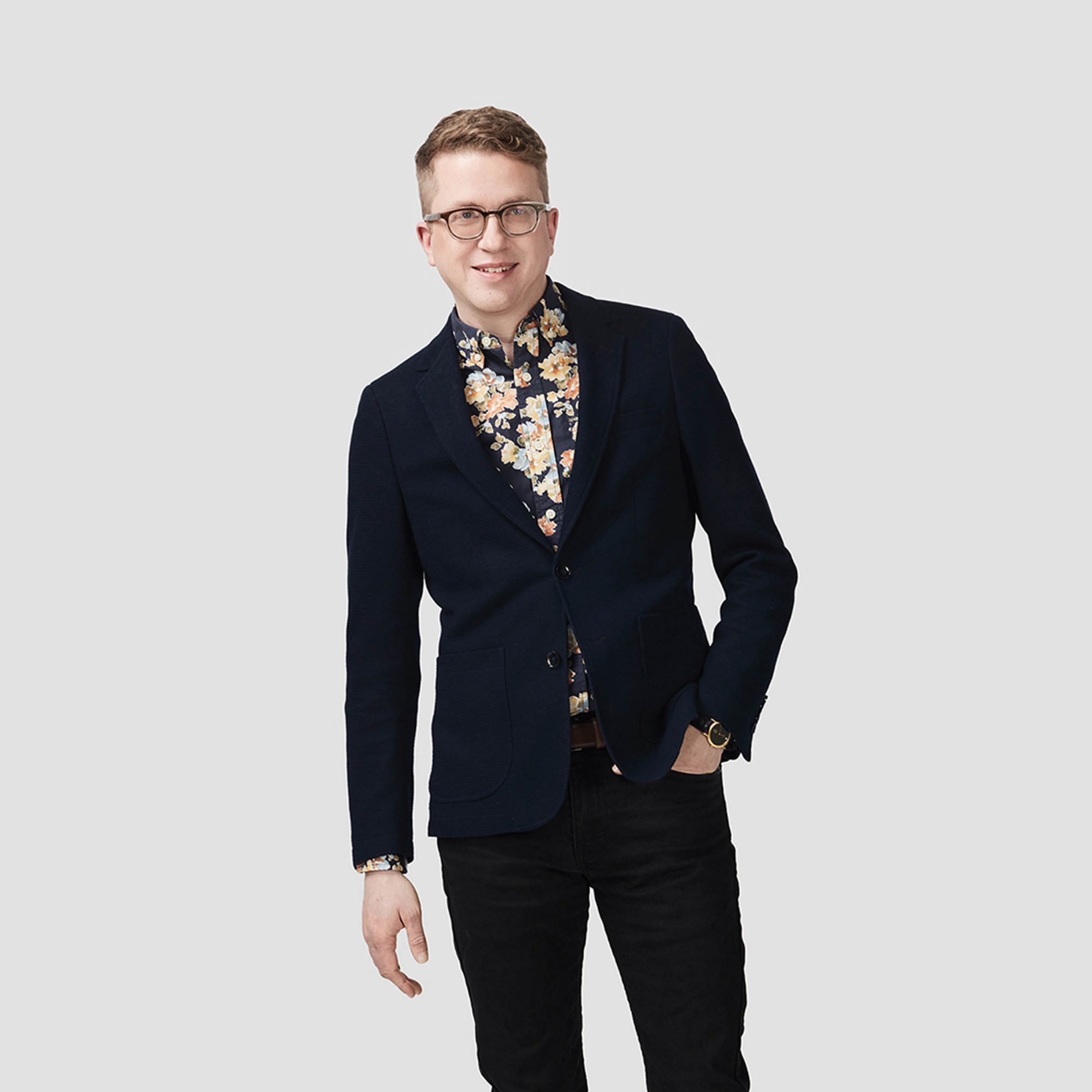 BD_ChrisBuyze_Standing_BlackSuite_FloralShirt