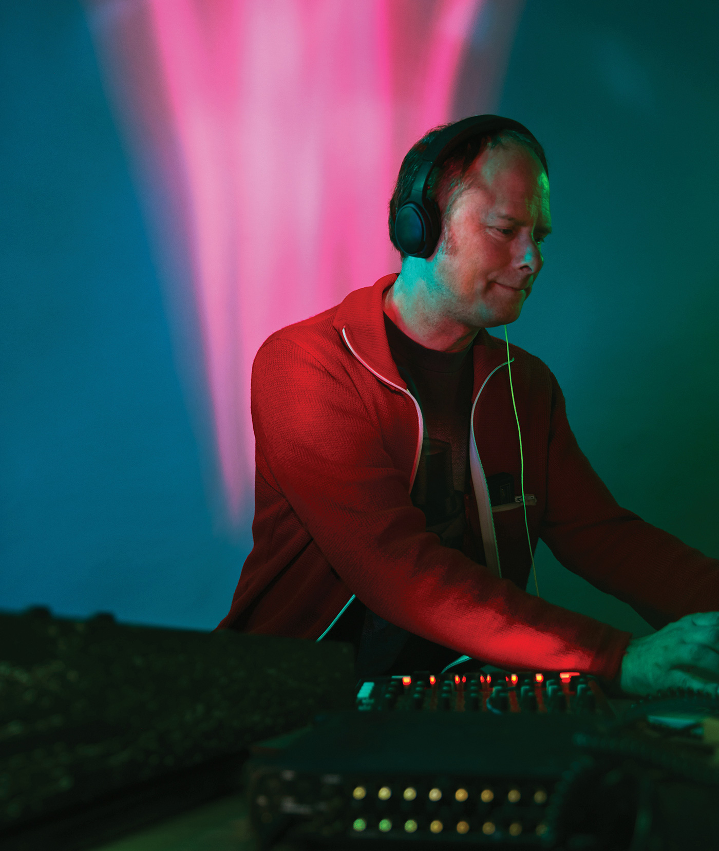 Shawn Pinchbeck mixes sound.