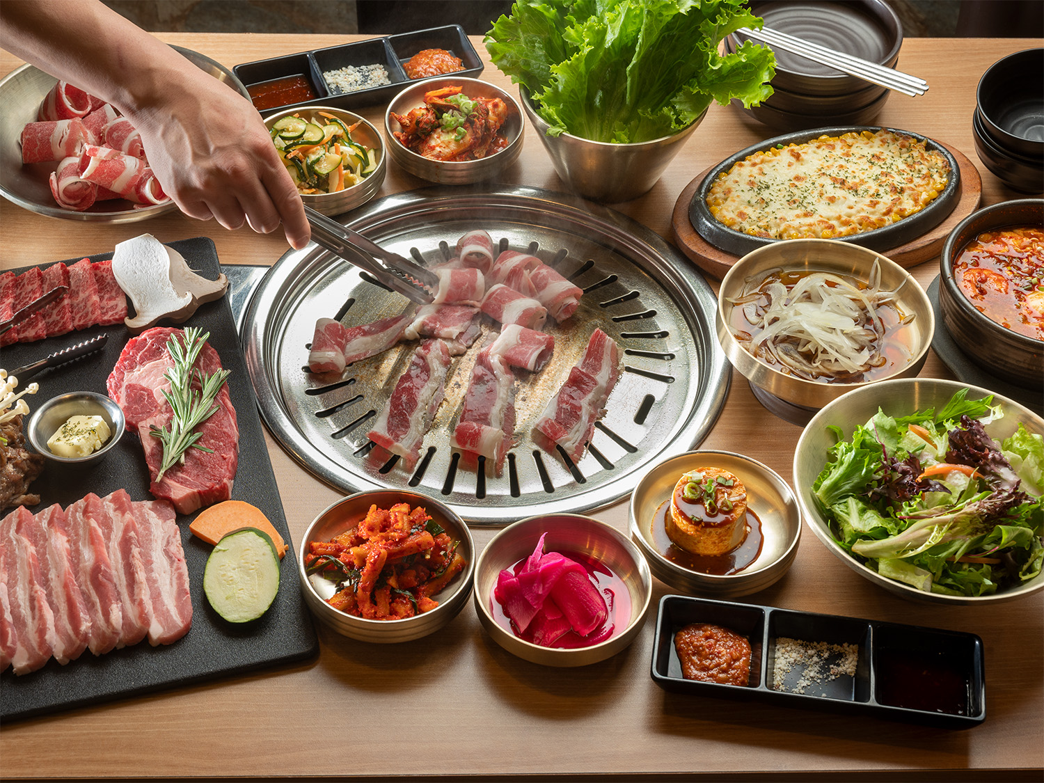 BR_Baekjeong_ManyFoodstoGrillwithMeat For BBQ