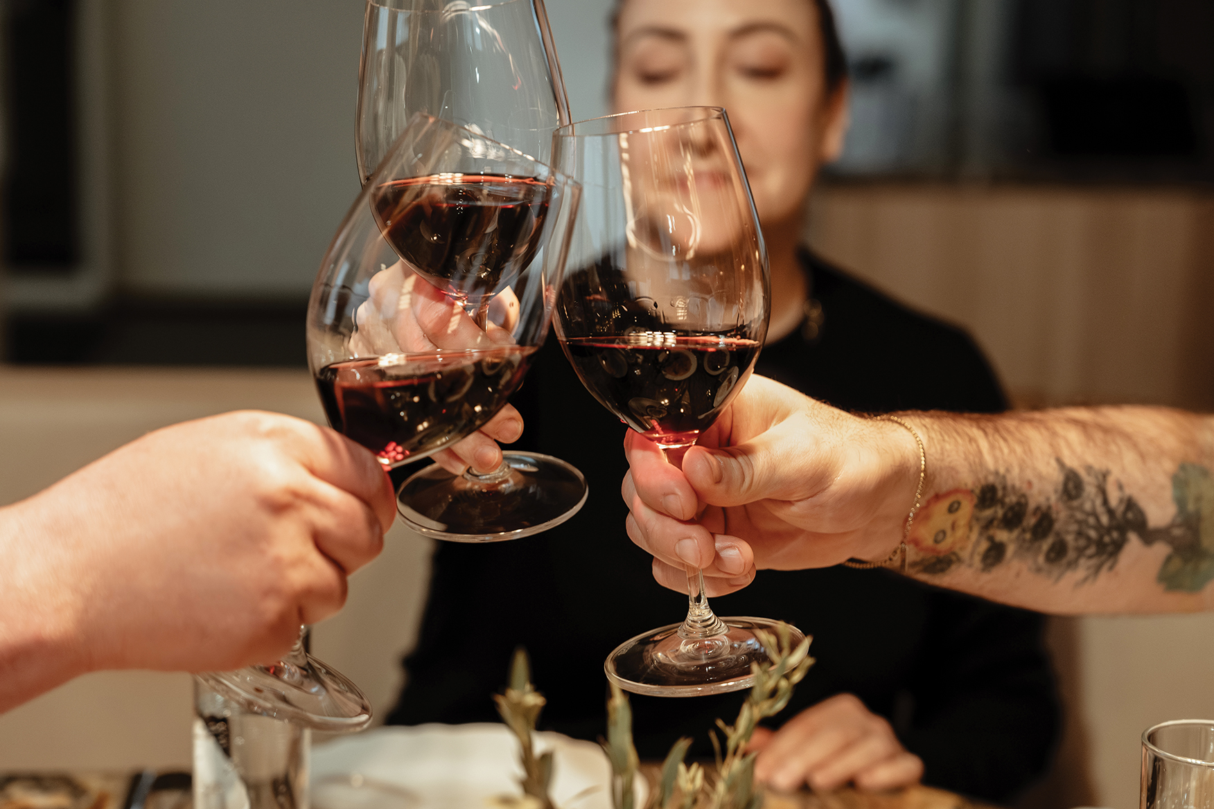 BR_Olia_Clinking 3 RedWine Glasses