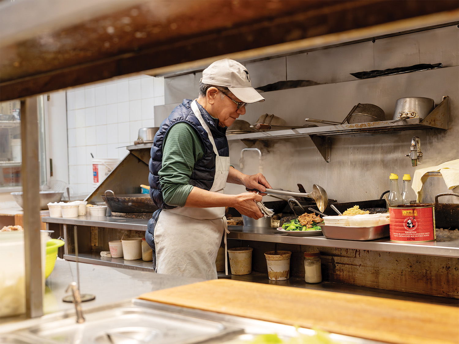 BR_SaiWooGarden_ChefCookingOnGrill