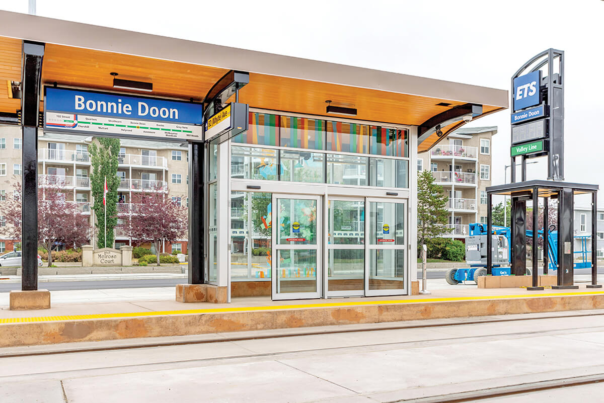 Oksana Movchan art, LRT station