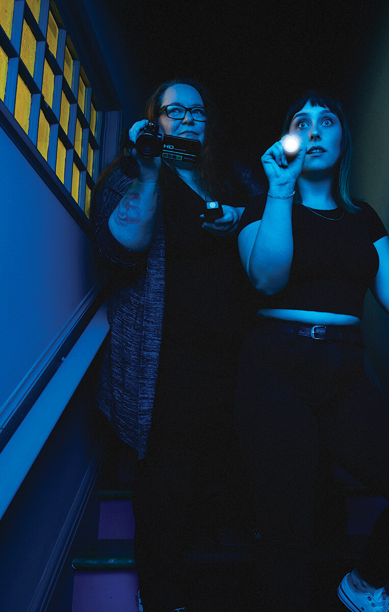 Bonnie_Charlotte_GoingDownstairs Bonnie_Charlotte_GoingDownstairs