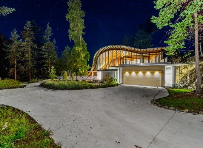 Second Property of the Week: A Sculptural Masterpiece On Bowen Island