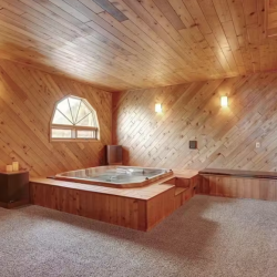 Buena Vista hot tub room