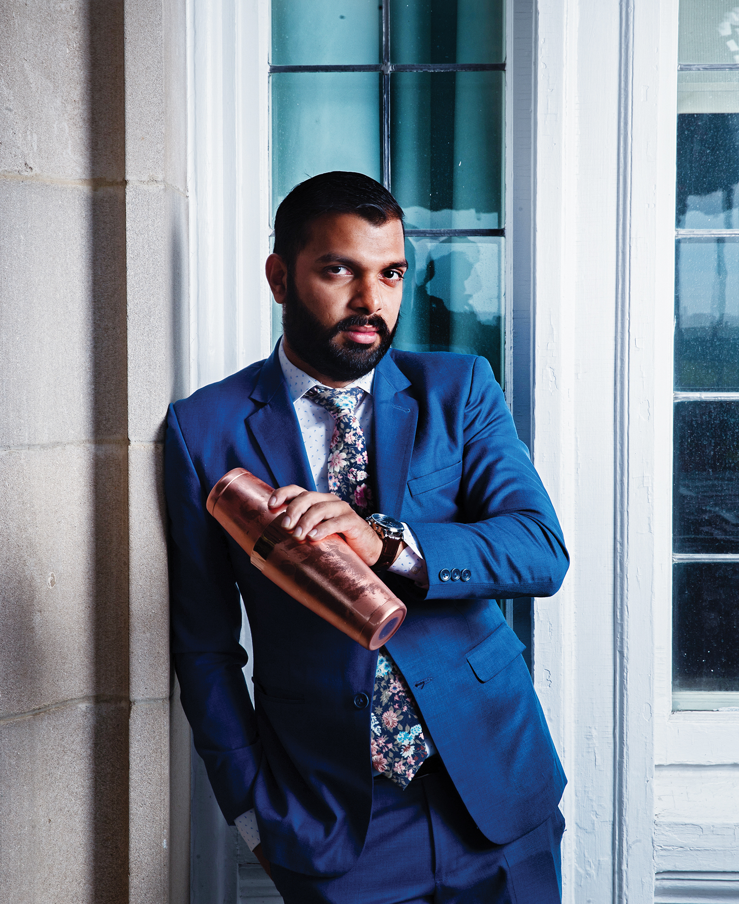 Delicious_Macdonald_Jerome_Sequeira_leaning_with_shaker