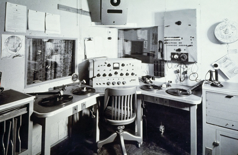 FOR-WEB_1937-Corner-Studio-HR