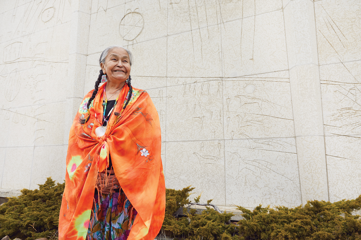 Lillian Shirt, exterior