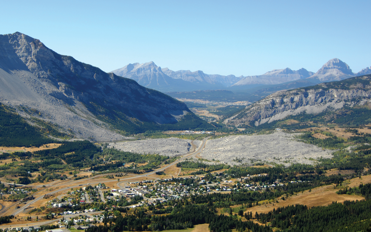 FOR-WEB_o07-011595_Frank-Slide-Interpretive-Centre
