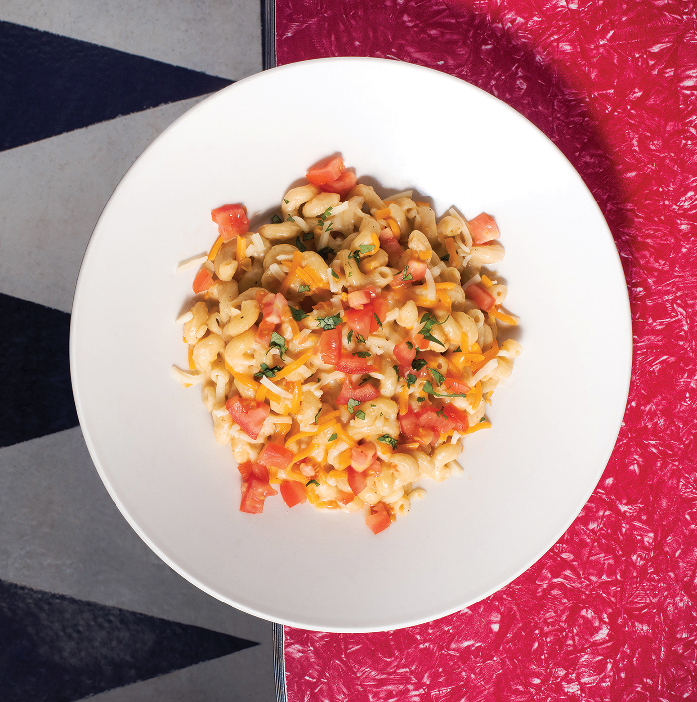 Classic Mac’n’Cheese topped with tomatoes. Photograph by Steven Babish.