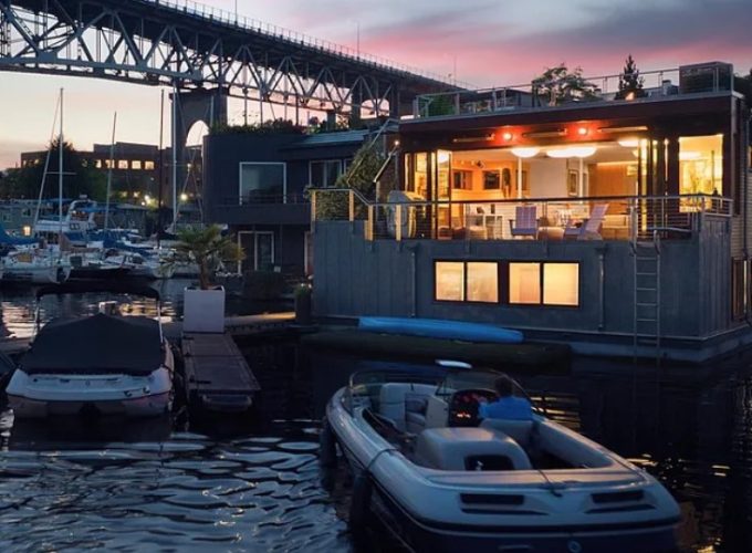 Second Property of the Week: Houseboat 9