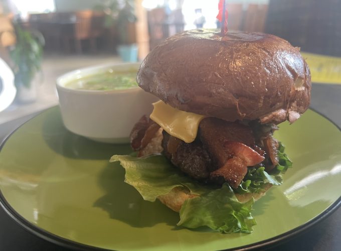 Burger Deal: Len' Steves Restaurant and Lounge