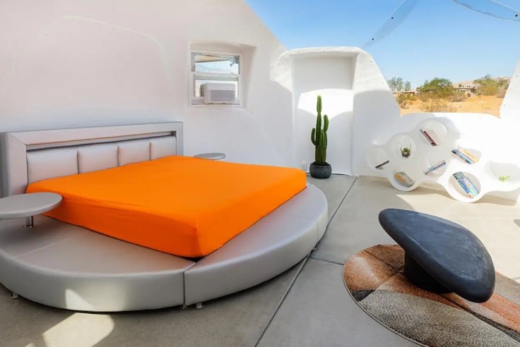 Palm Springs outdoor bedroom