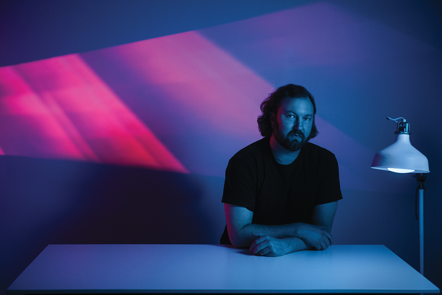 SamPillar_Blue_PinkLight_StandingBehind-LeaningOnTable_Lamp