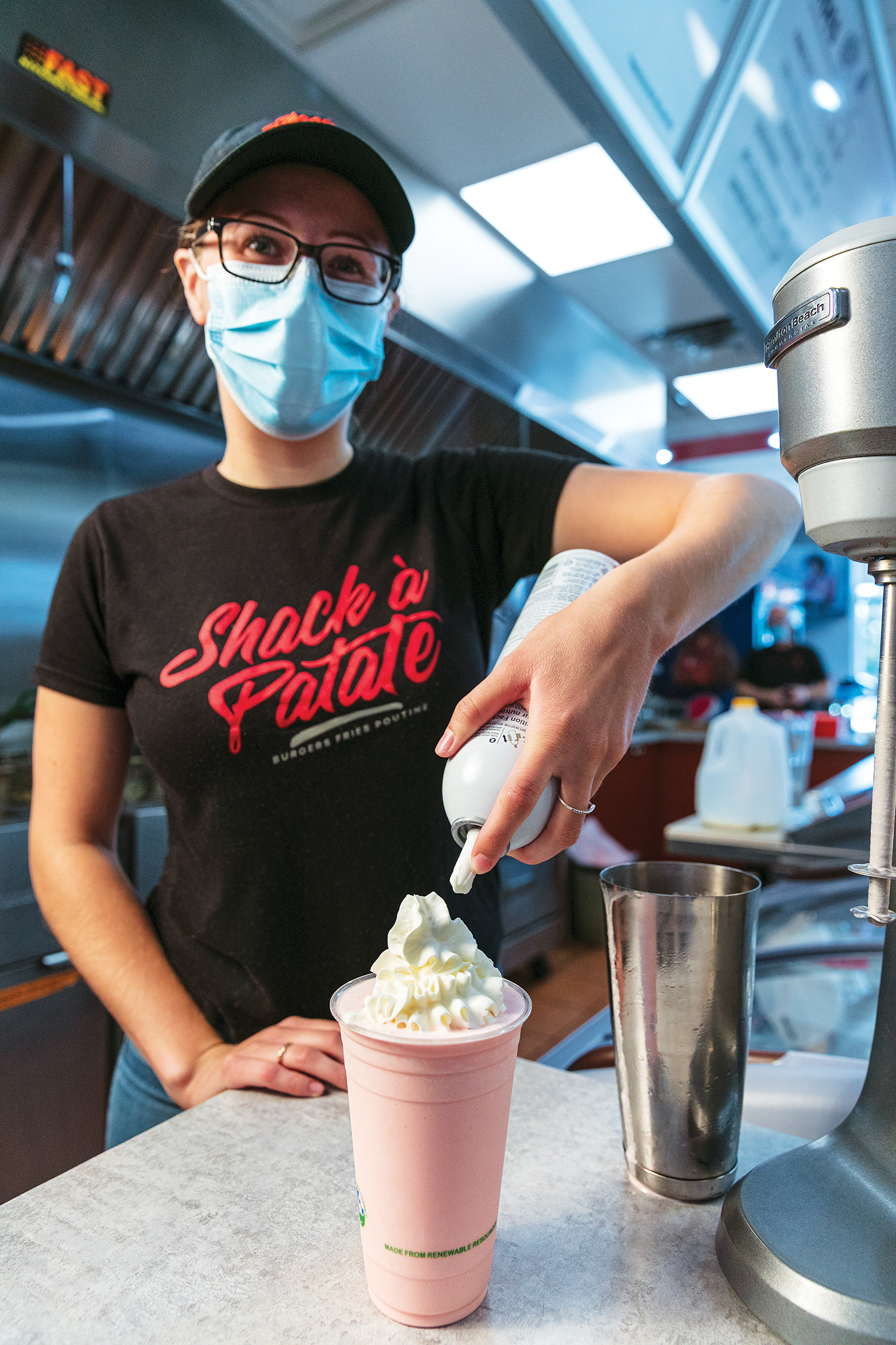 Shake_a_Patate_EmployeeSquirtingWhipCreamOnMilkshake