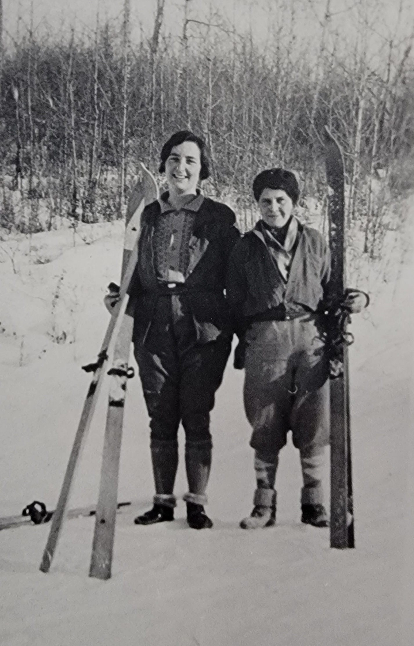 Skiing at Hartley's Hill 1932 - Helen Wates Fonds, City of Edmonton Archives copy