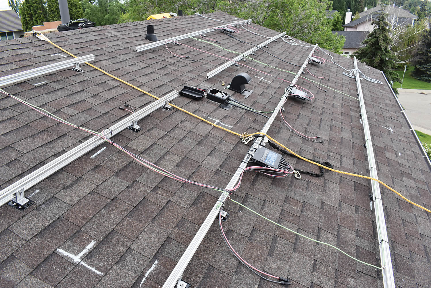 SolarPanels_GridWork_OnRoof