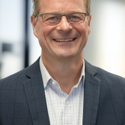 Stefan Rutkowski headshot