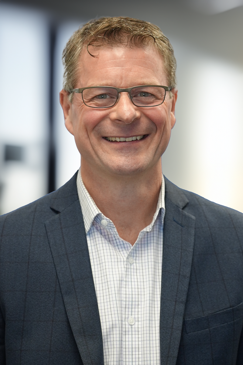 Stefan Rutkowski headshot