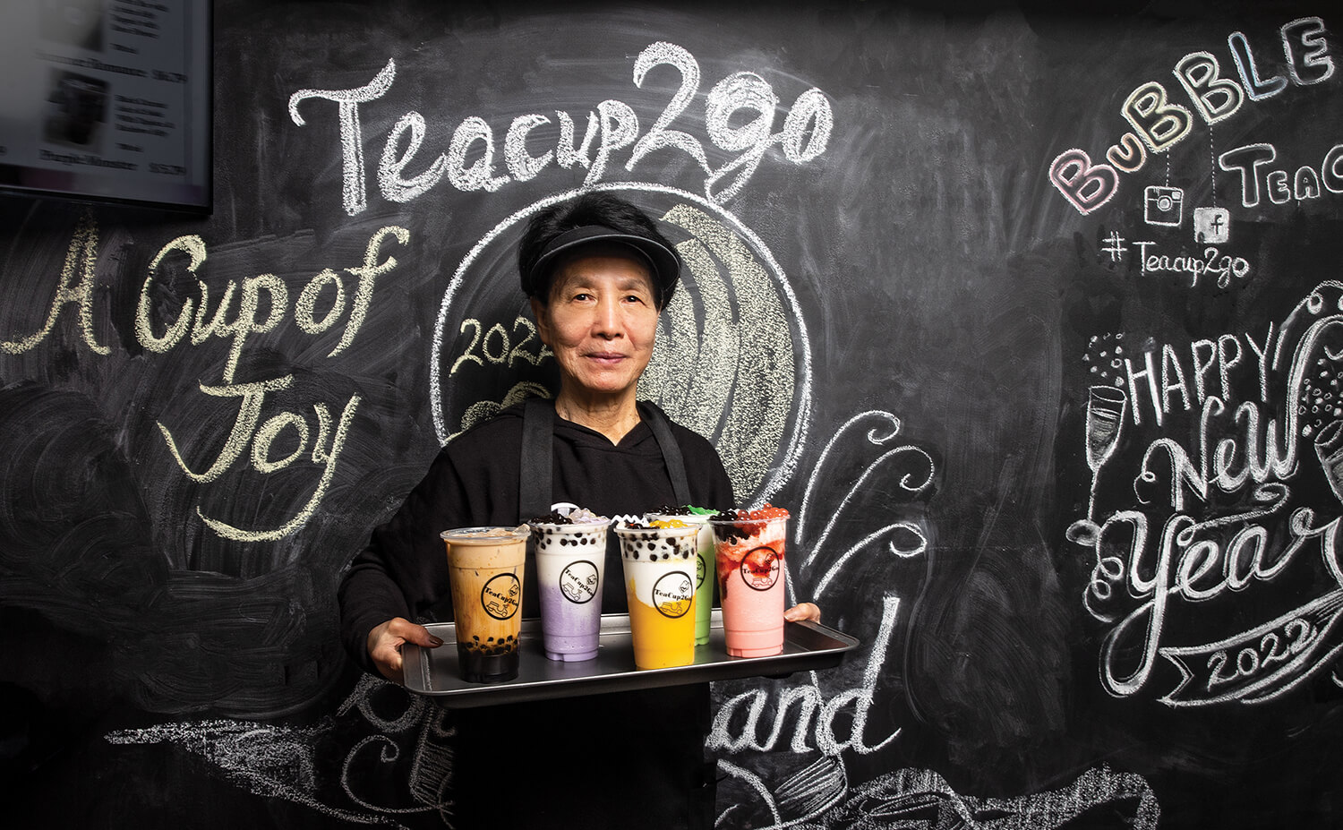 TeaCup2Go_SueWong_WithTrayOf BubbleTea