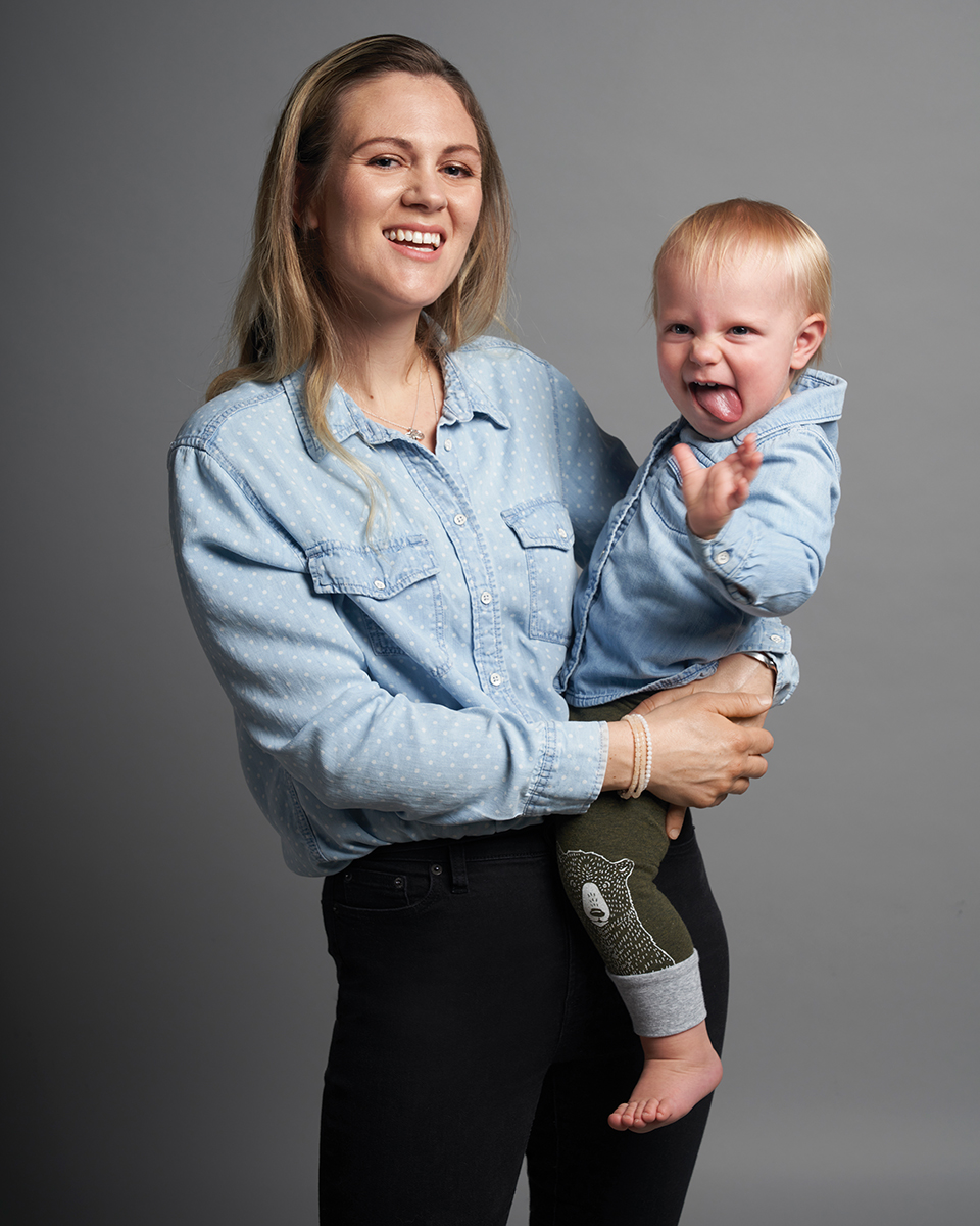 YoungMom MatchingToddler_ShaunaZoey_TongueOut