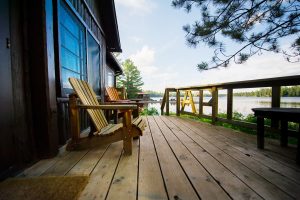 cabin-on-the-lake-962759632