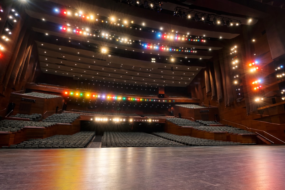 interior-colourful-lights