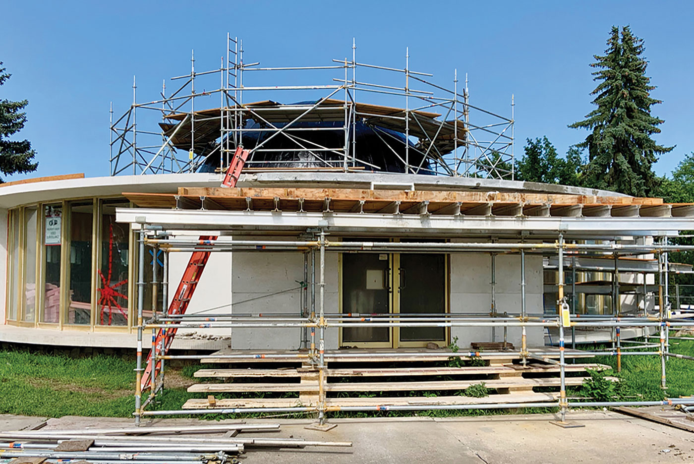 x-AE-WordsnPics-Planetarium-Feature